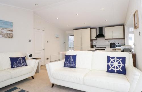 Mynytho House | Un Diwrnod One Day The Warren T22