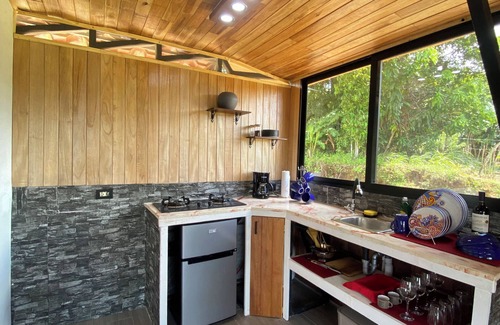 Bijagua Ski Chalet | Un Lindo Chalet de Montaña con Amplio Jardin Apartado y con Vistas