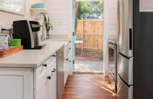 Old Village House | Unbeatable Location - Beaches & DT - Kid Friendly