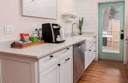 Old Village House | Unbeatable Location - Beaches & DT - Kid Friendly