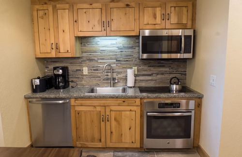 Park City Condo | Unbeatable views from totally renovated studio by RedAwning - Save 20% on 7+ Nights!