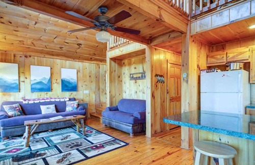 Purlear Cabin | Unbeatable VIEWS! Hot tub & Fire Pit!