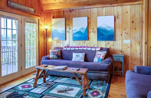 Purlear Cabin | Unbeatable VIEWS! Hot tub & Fire Pit!