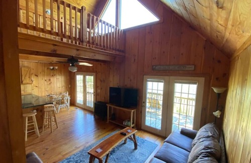 Purlear Cabin | Unbeatable VIEWS! Hot tub & Fire Pit!