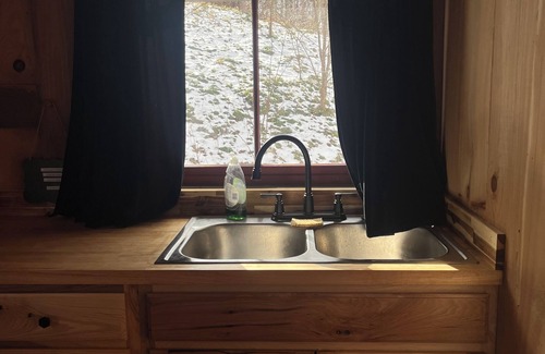 Hot Springs Cabin | Unbelievable 41 mile views from atop this mountain retreat! Totally private!