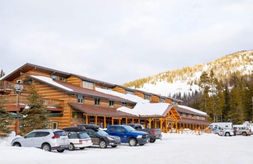 Moran Cottage | Unbelievable Discovery! Three Amazing, Spotless Wooden Cabins!