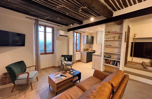 Antibes Old Town House | Unbelievable Sea Views from 3 bed house in old Antibes on ramparts - on seaside!