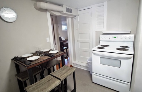 Greeley House | UNC Hideaway | King Beds, Backyard & Bicycles