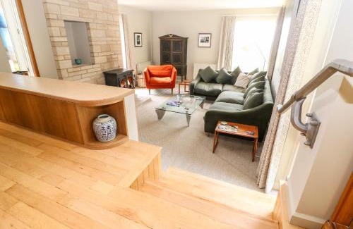 Stroud House | Under Catswood