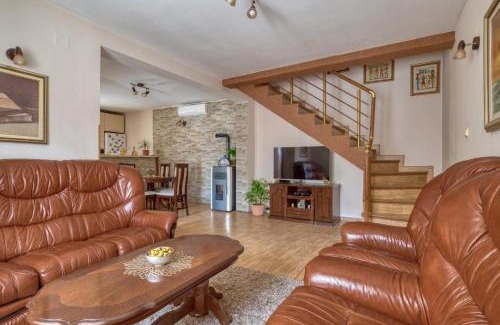 Skaljari House | Underhill Royal View