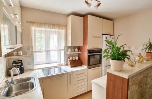 Skaljari House | Underhill Royal View