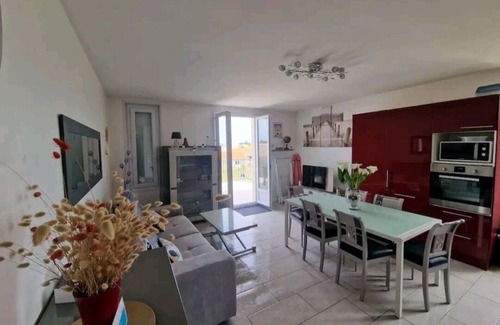 Barbatre Apartment | Une Escapade à Barbâtre, à 5 min de la Plage et du Centre Avec Grande Terrasse