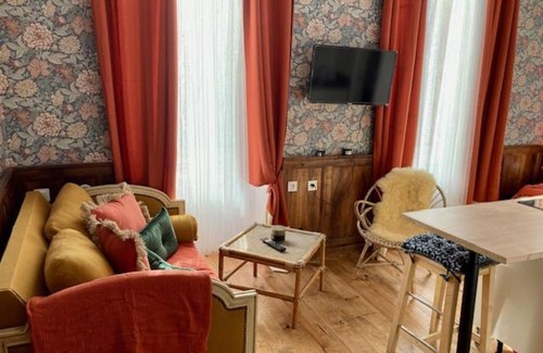 Oloron-Sainte-Marie Apartment | Une maison de famille