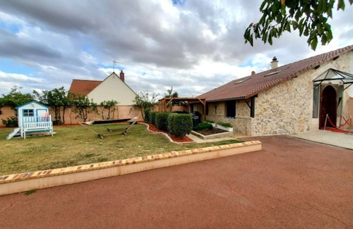 Saint-Aubin-des-Bois House | Une Maison Hors du Commun