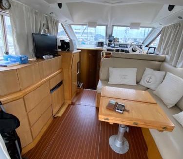 Cannes City Centre Boat Rental | une place au soleil