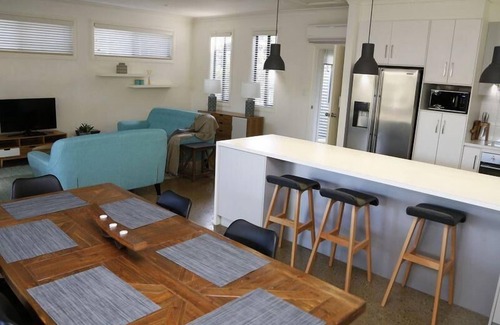 Encounter Bay House | Uneek Coastal Living - Pet friendly, NETFLIX, WI-FI