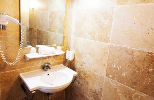 Six-Fours-les-Plages Hotel | Unforgettable Stay in Six Fours Les Plages! Pets are Welcome Here!