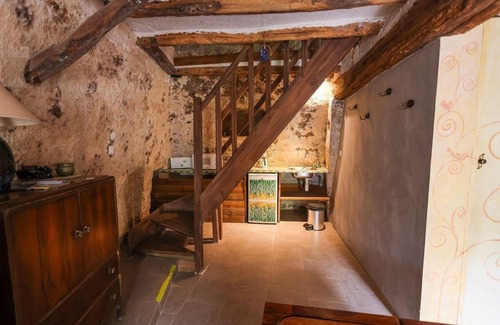 Doue-la-Fontaine House | Unforgettable Night in a Troglodyte Cave Room