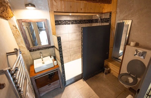 Doue-la-Fontaine House | Unforgettable Night in a Troglodyte Cave Room