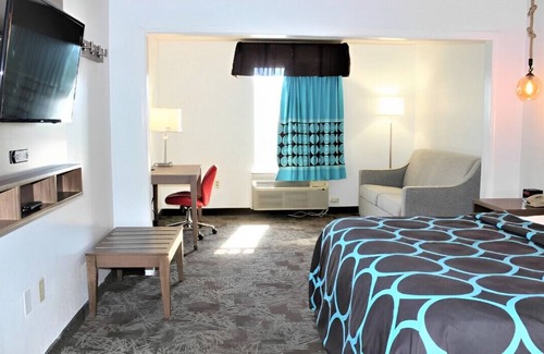 Tuscaloosa House | Unforgettable Retreat W/ Laundry Service