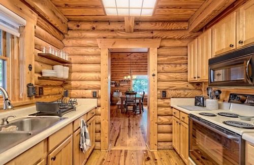 Blairsville Cabin | Unforgettable Sunsets On The Ridge & King Beds