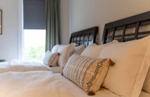Eighth Avenue House | Unforgettable Townhome-Close to Broadway-10 Beds!