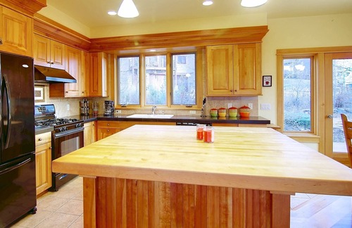 Steamboat Springs House | Unforgettable Views-Private Shuttle-Walk 2 Town/Trails+Big Garage-Deck-Fenced Patio-Grill-W/D-DogsOK