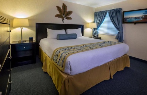 Rocky Point Hotel | Unforgettable Waterfront Stay! Accommodation w/Private Balcony | Pool