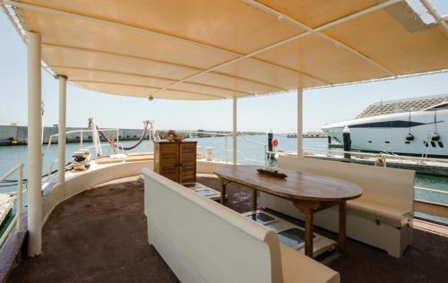 Palamos Boat Rental | Unic boat in old harbour