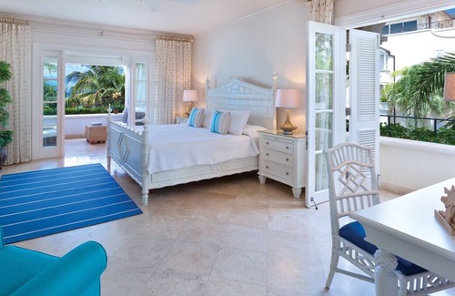 Schooner Bay Apartment | Uninterrupted Beachfront Views - Schooner Bay 207 (1 bed)