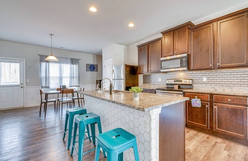 Union City House | Union City Townhome: 17 Mi to Downtown Atlanta!