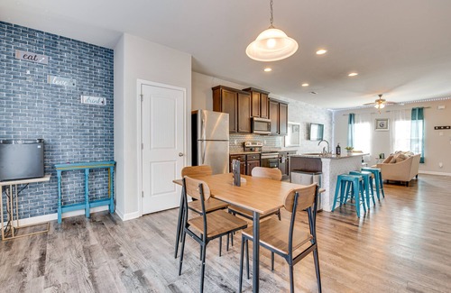 Union City House | Union City Townhome: 17 Mi to Downtown Atlanta!