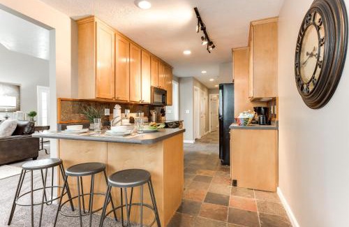 Midvale House | Union Duplex Woods and Spruces in Salt Lake with Hot Tub