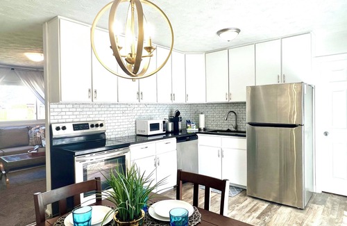 Union House | Union Place; Quiet Neighborhood. Updated 3 Bedroom!