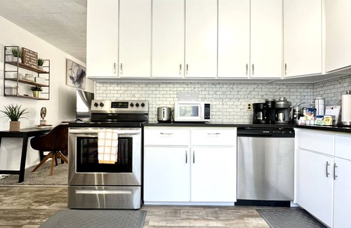 Union House | Union Place; Quiet Neighborhood. Updated 3 Bedroom!
