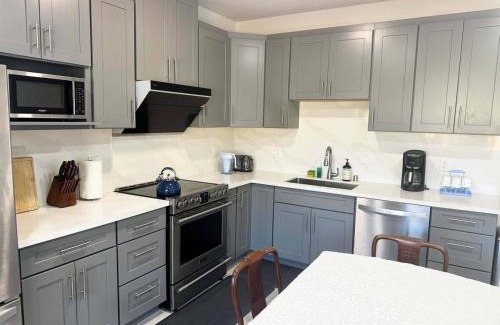 Union City Apartment | UnionCity Great location3BR w central Heater&AC