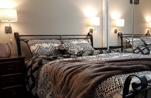 Historic Downtown Apartment | *UniQ-3Bdrm*.In HearT of DnTwn Jersey City!*5m-to-NY/Lower-Manh*20m-Mdtn!