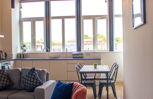 West Bromwich Apartment | Unique 1 Bed Duplex APT- West Bromwich