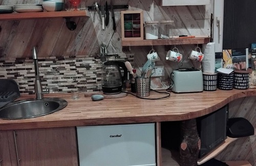 Llanelli Apartment | Unique 2-bed Cabin in Llanelli