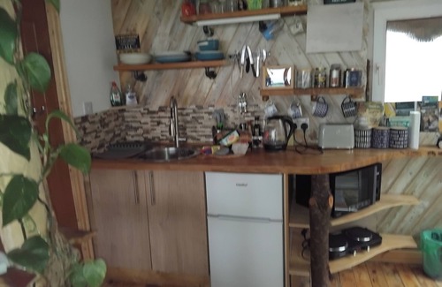 Llanelli Apartment | Unique 2-bed Cabin in Llanelli