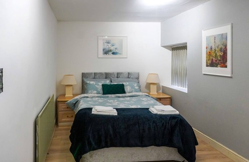 Headingley Apartment | Unique 2-bed Cottage Flat in Headingley, Near Universities and Shops, Ground
