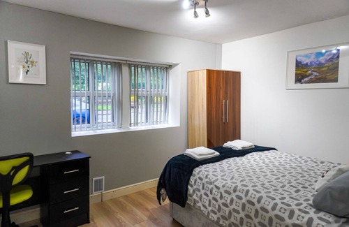 Headingley Apartment | Unique 2-bed Cottage Flat in Headingley, Near Universities and Shops, Ground
