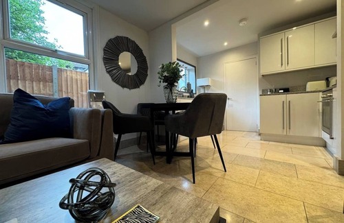 Addiscombe Apartment | Unique 2BR 1BA Flat in Croydon