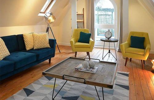 The Park Apartment | Unique 3 b'room house + free parking/city centre