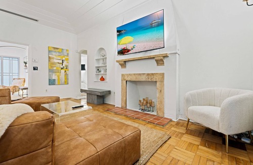 Seybold Villa | Unique 3bd Villa / 7 Seats hot tub / Sleeps 8