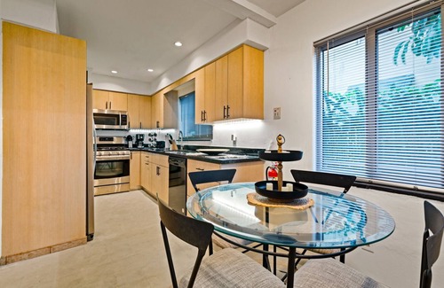 Seybold Villa | Unique 3bd Villa / 7 Seats hot tub / Sleeps 8