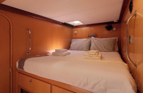 Cozumel Boat Rental | Unique 47ft luxury catamaran, fully equipped & w/AC, 2 bedrooms & 2 bathrooms.