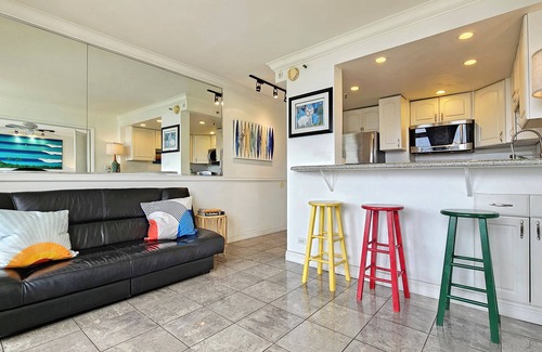 Waikiki Apartment | Unique 8th Floor King bed condo Full kitchen Slps 3, 2 in 1 WAIKIKI GRAND HOTEL®