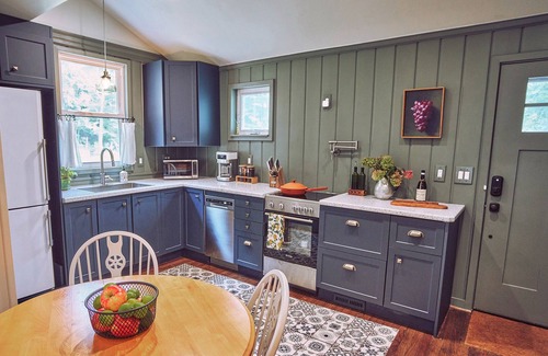 Normalville Cottage | Unique and cozy 3BD cottage in Laurel Highlands