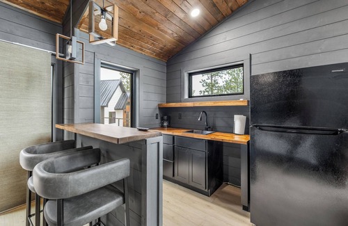 Deadwood Cabin | Unique and Open Living New Cabin 2 Miles to Deadwood! 1/4 Mile Off Hwy!